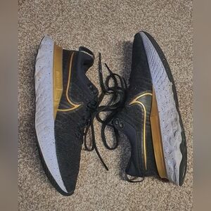 Nike React Infinity Run Flyknit 2 - Black/Metallic Gold For Women Size 9